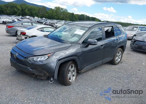 2020 Toyota Rav4 Xle z USA, uszkodzony, nr VIN 2T3W1RFV2LC065108